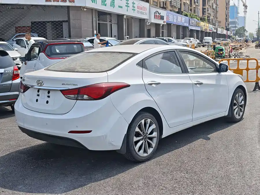 Hyundai Elantra