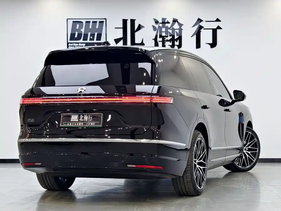 NIO ES8