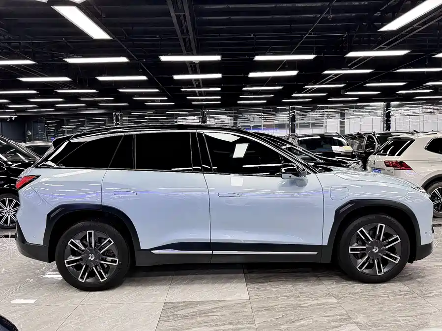 NIO ES6