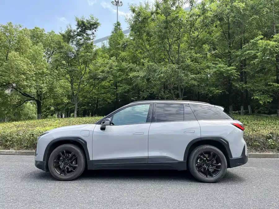 NIO ES6