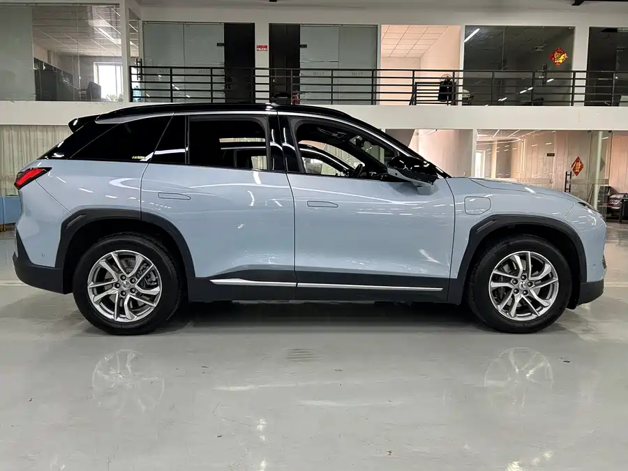 NIO ES6