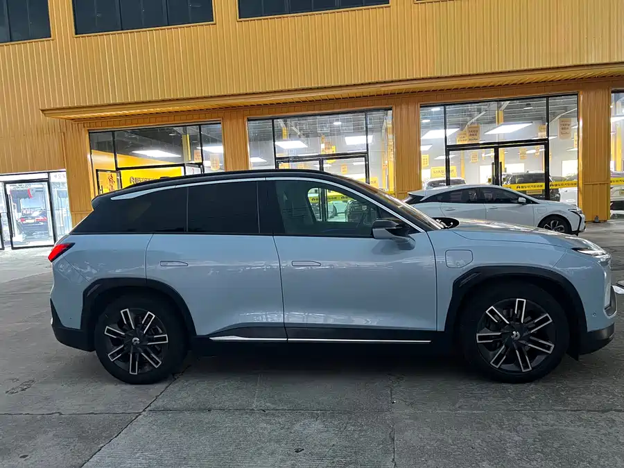 NIO ES6