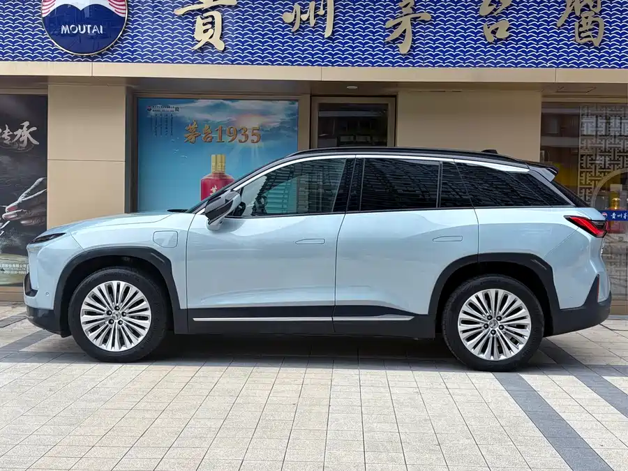NIO ES6