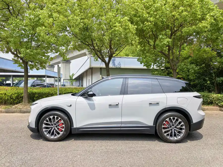 NIO ES6