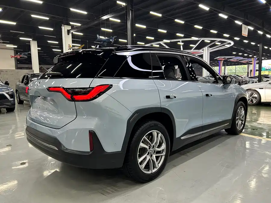 NIO ES6