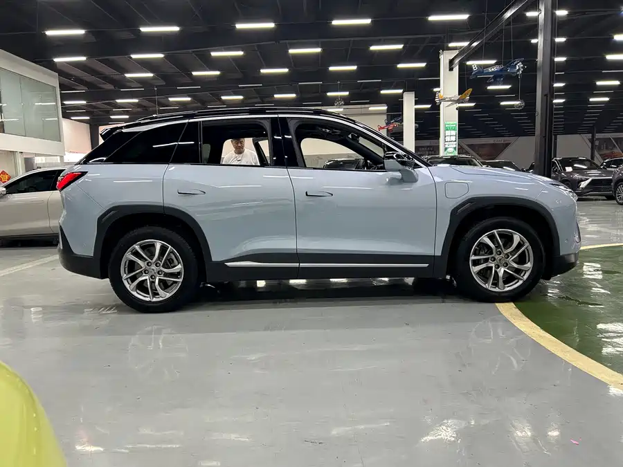 NIO ES6
