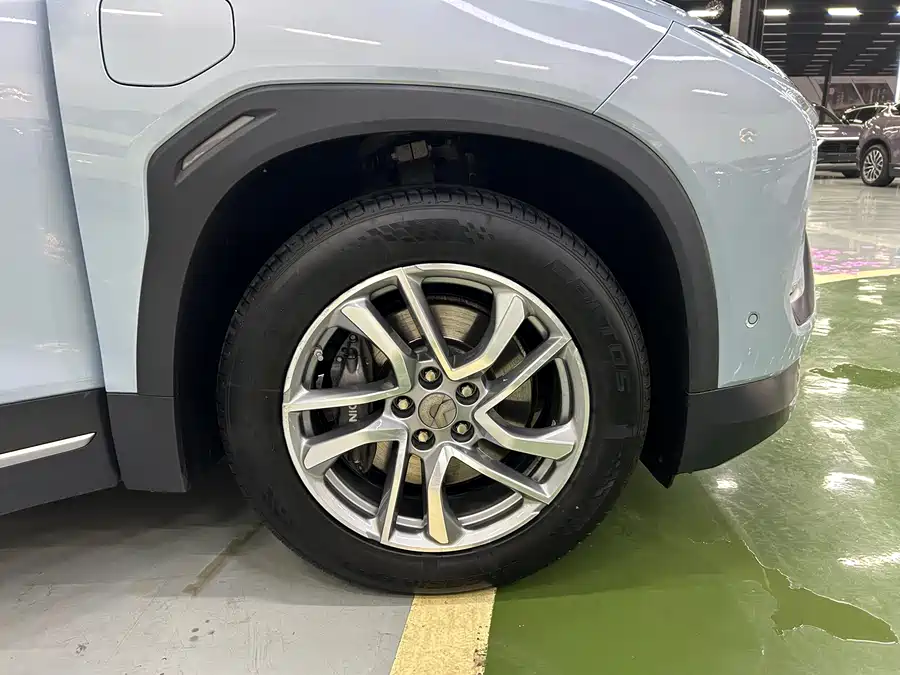NIO ES6