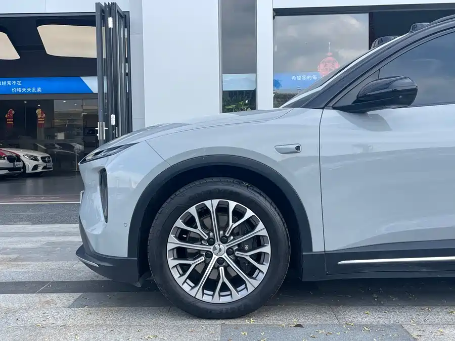 NIO ES6
