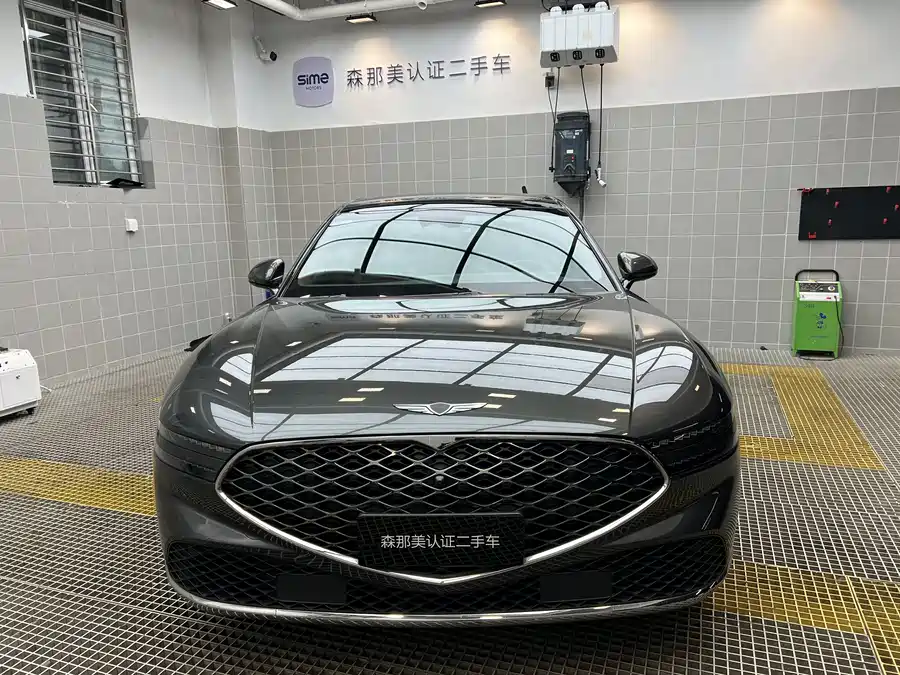 Genesis G90