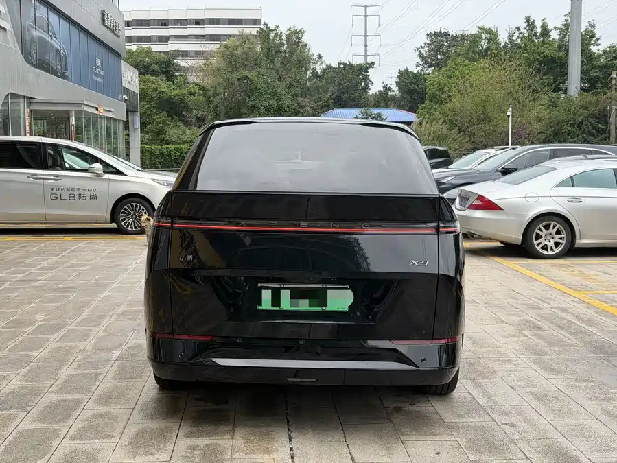 Xpeng X9