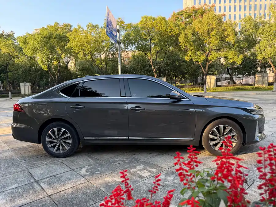 GAC Trumpchi GA8