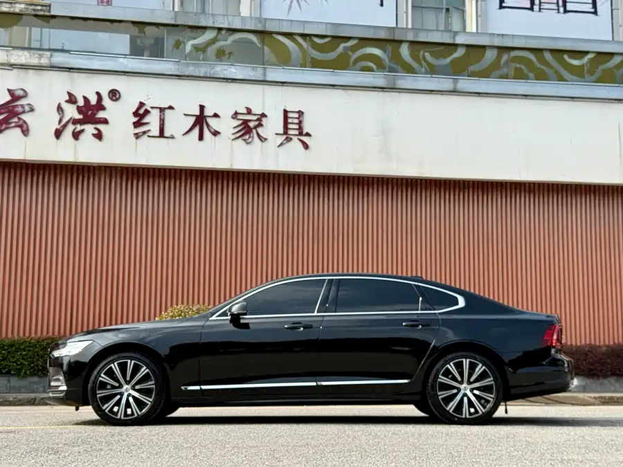 Volvo S90