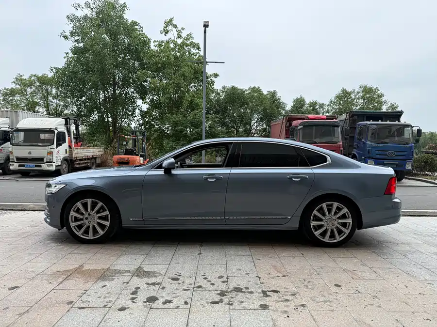 Volvo S90