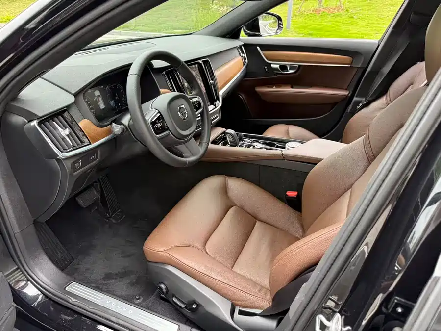 Volvo S90