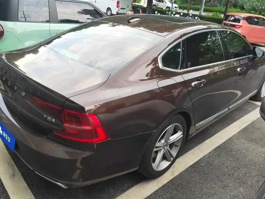 Volvo S90