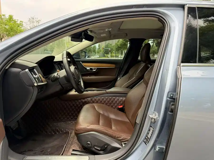 Volvo S90