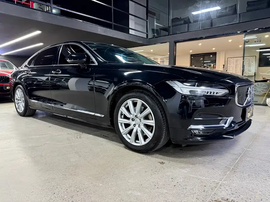 Volvo S90