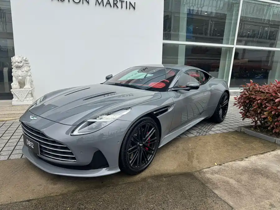 Aston Martin DB12