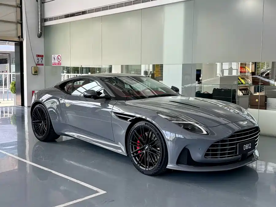 Aston Martin DB12