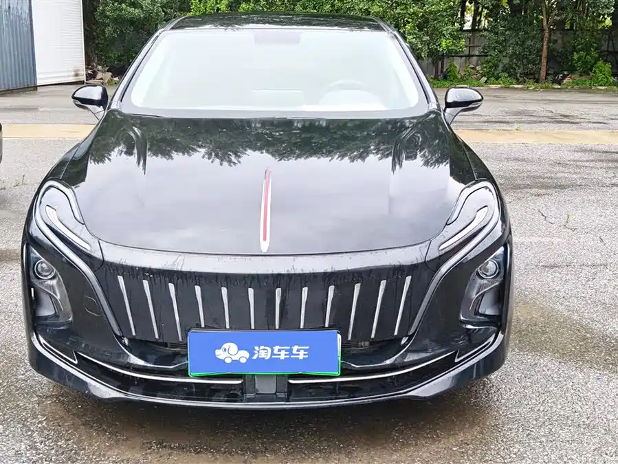 Hongqi E-QM5