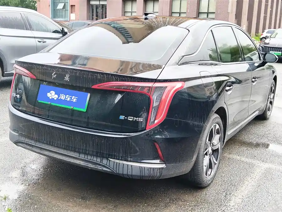 Hongqi E-QM5