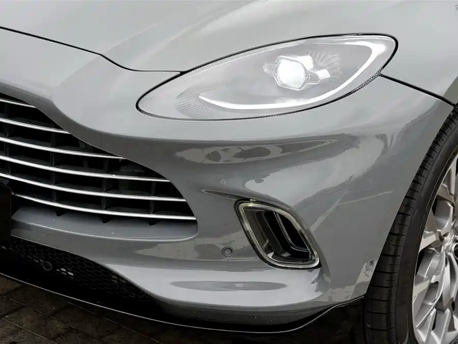 Aston Martin DBX