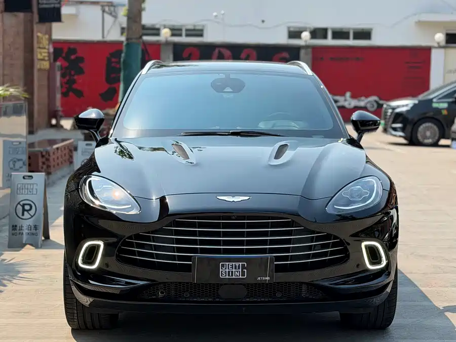 Aston Martin DBX