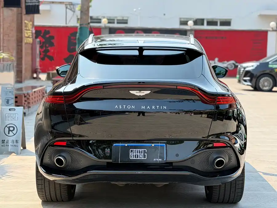 Aston Martin DBX