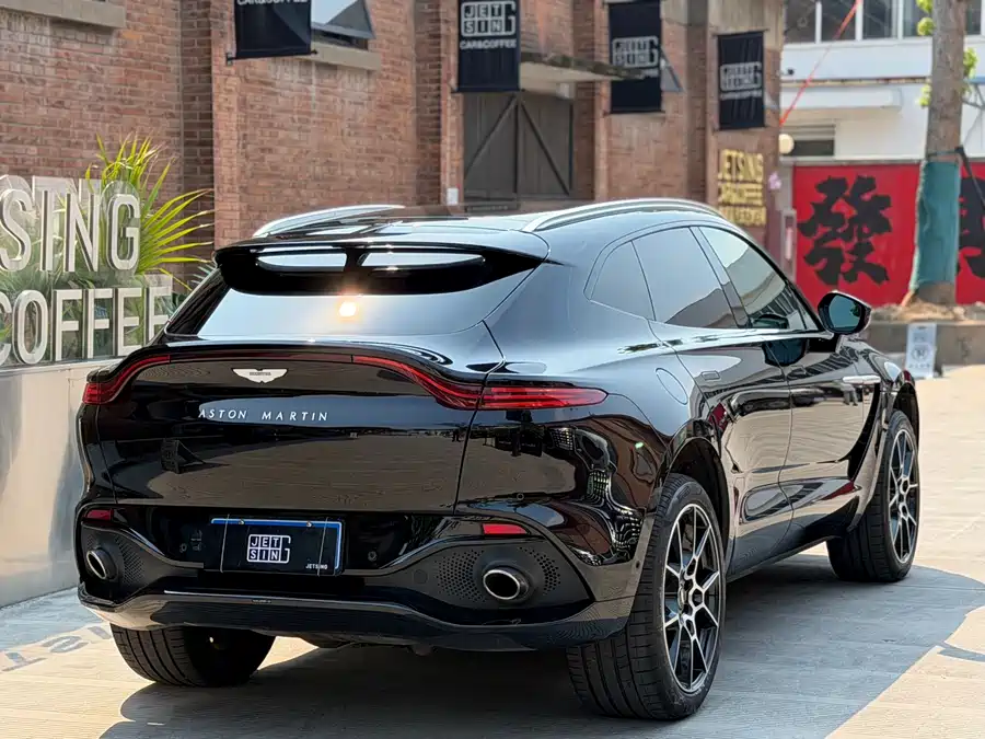 Aston Martin DBX