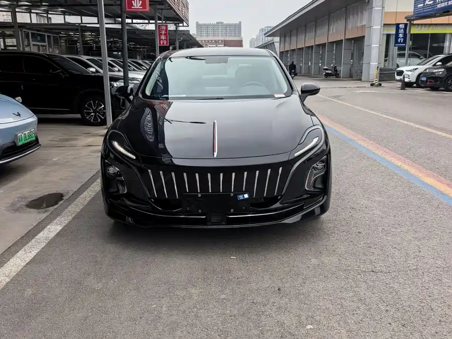 Hongqi E-QM5