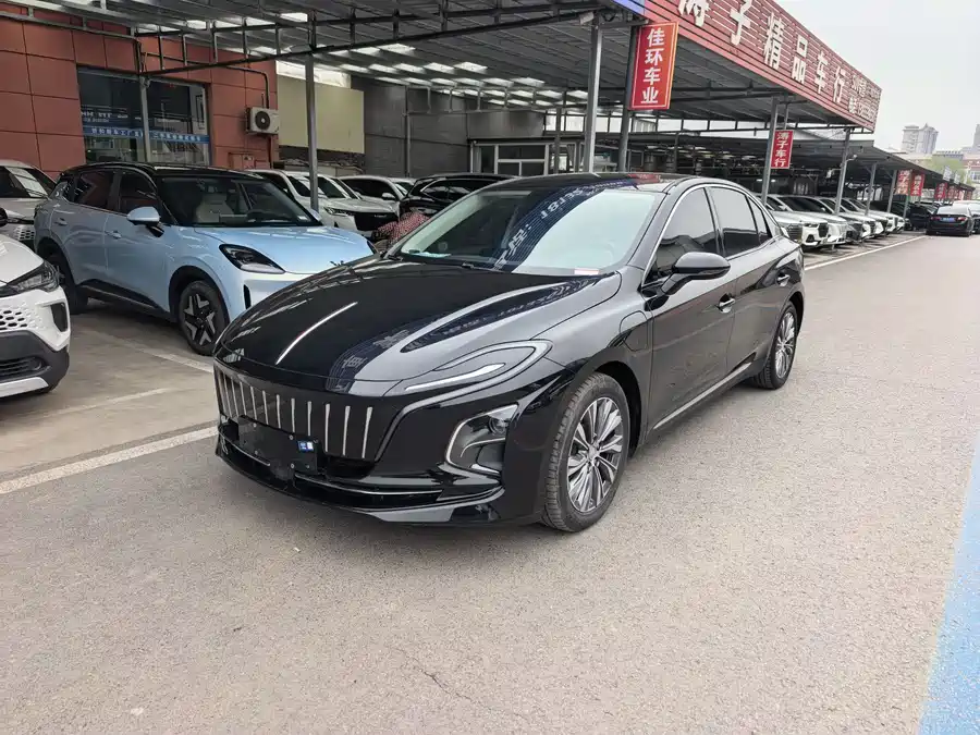 Hongqi E-QM5