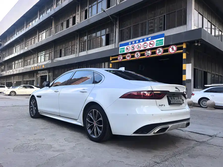 Jaguar XFL