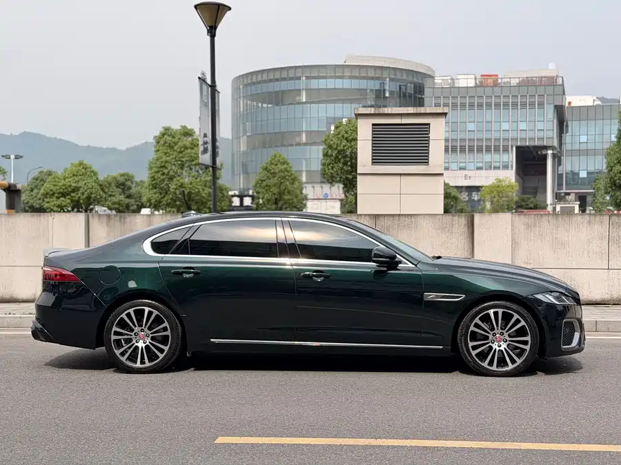 Jaguar XFL
