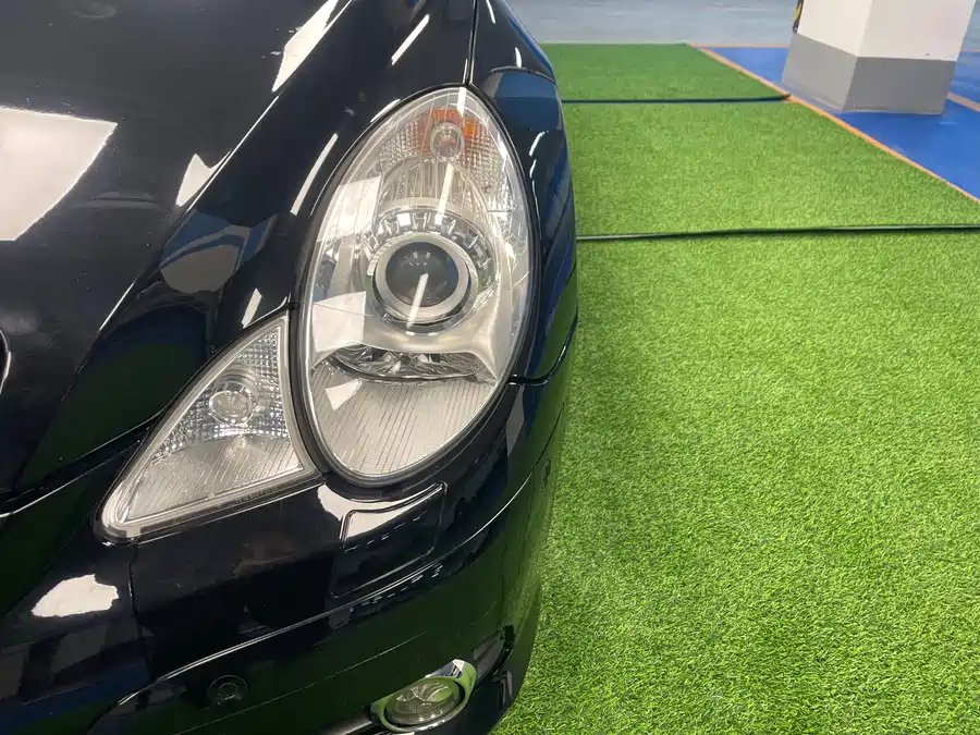 Mercedes Benz R-rated