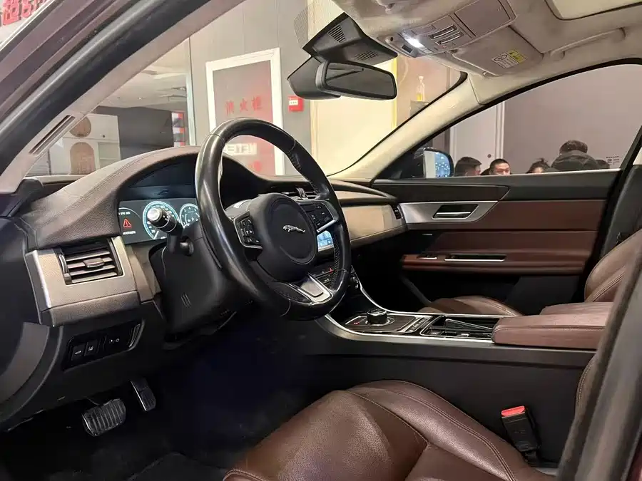 Jaguar XFL