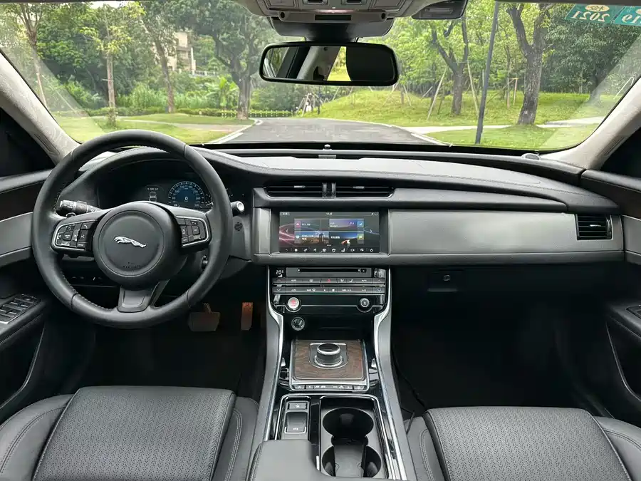 Jaguar XFL