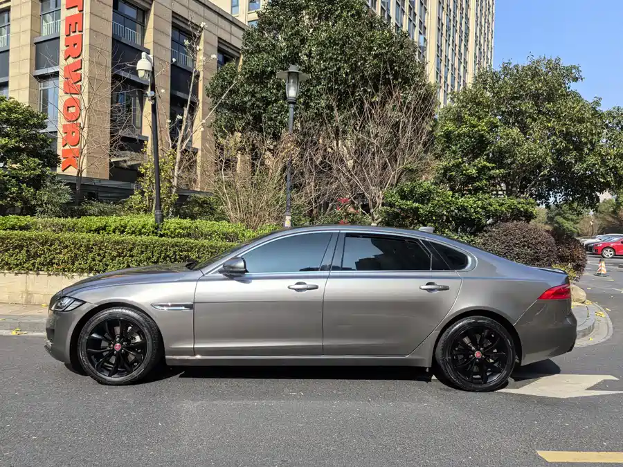 Jaguar XFL