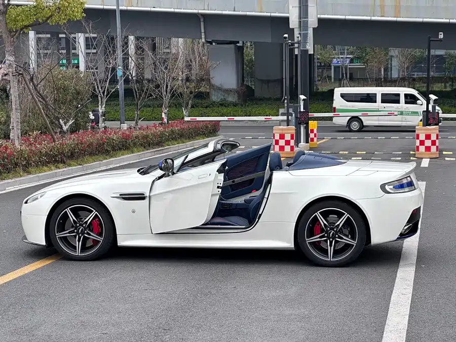 Aston Martin V8 Vantage