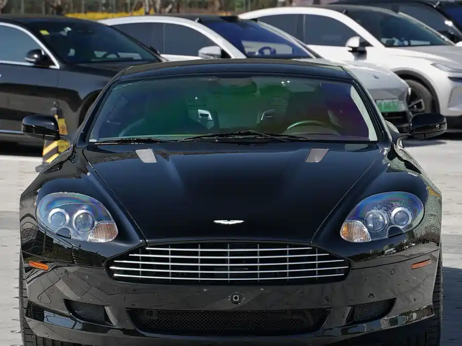 Aston Martin DB9