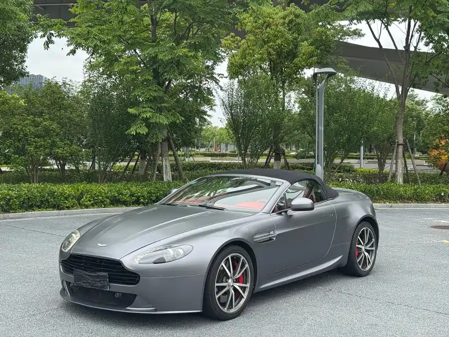 Aston Martin V8 Vantage