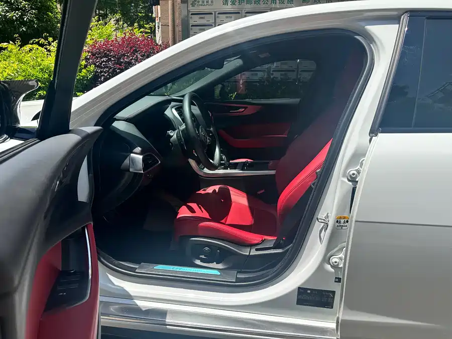 Jaguar XEL