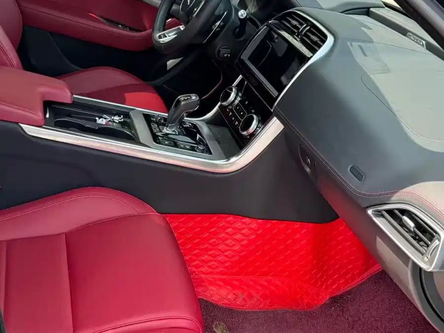 Jaguar XEL