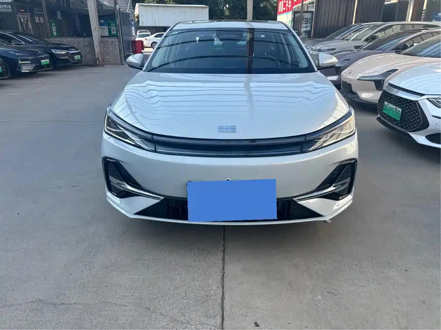 Geely Galaxy A7 EM