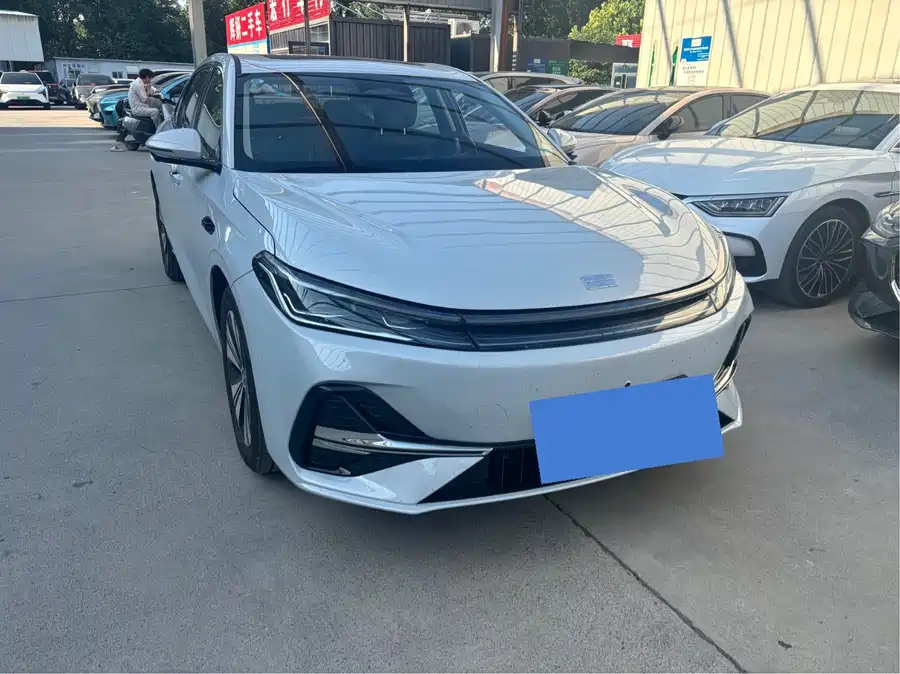Geely Galaxy A7 EM