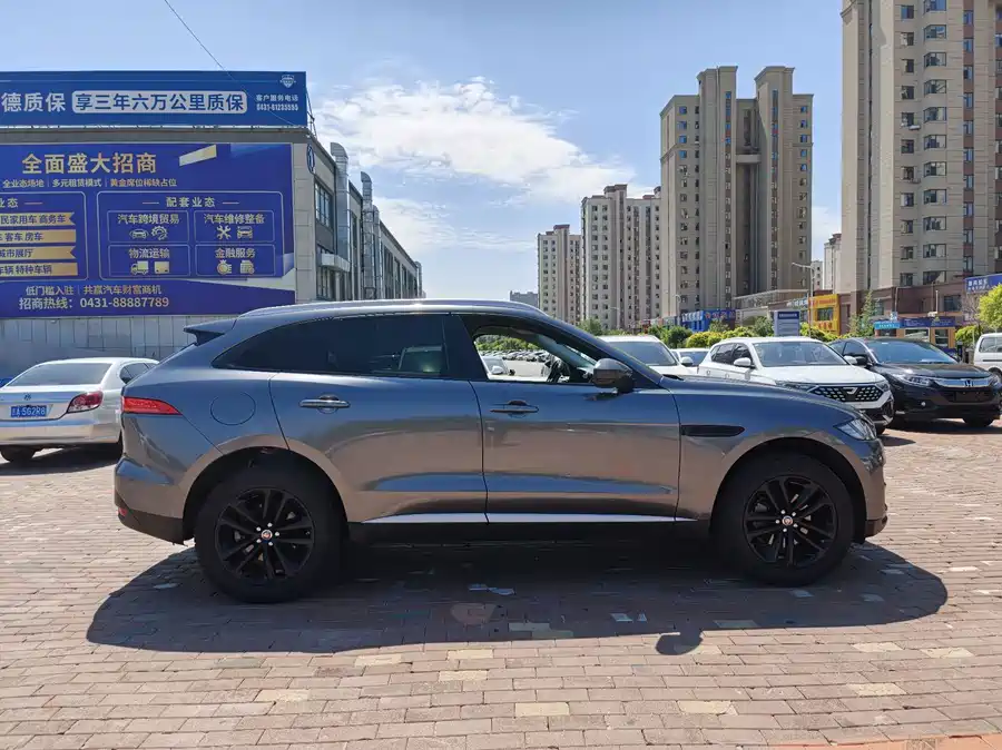 Jaguar F-PACE