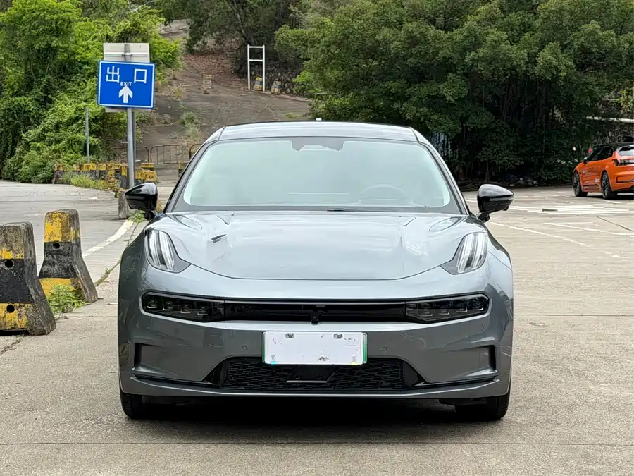 Zeekr 001