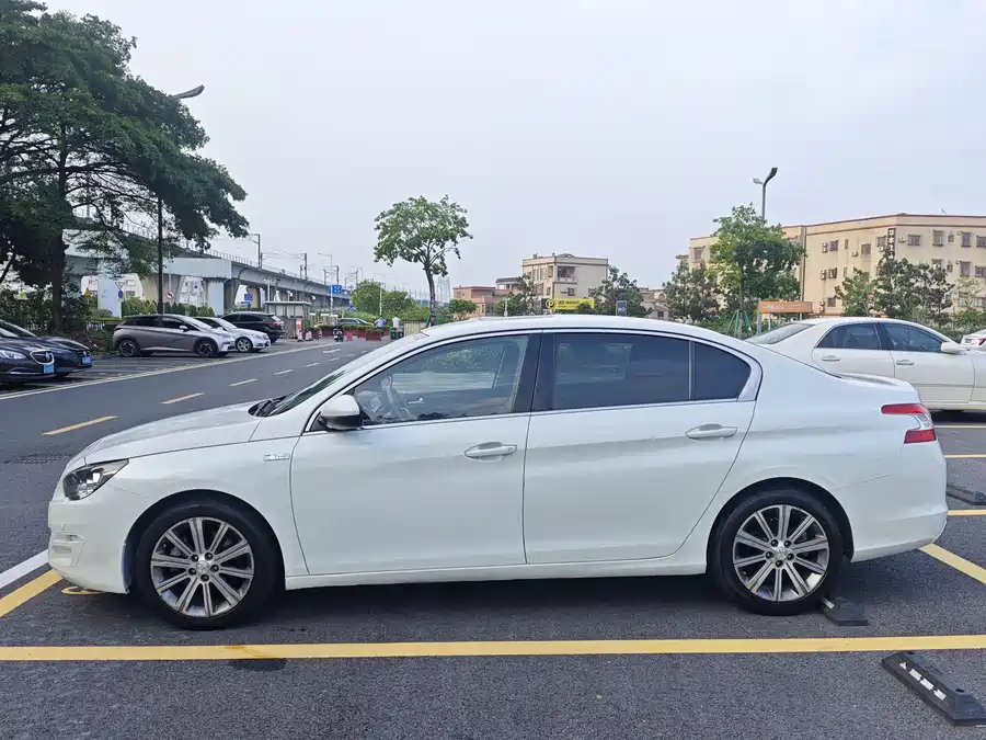 Peugeot 408
