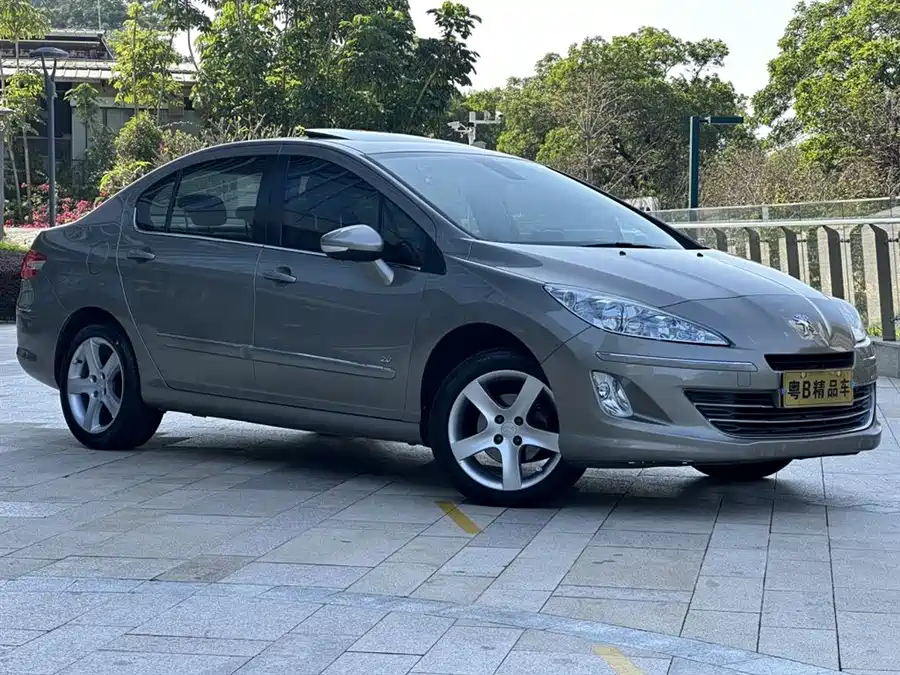 Peugeot 408