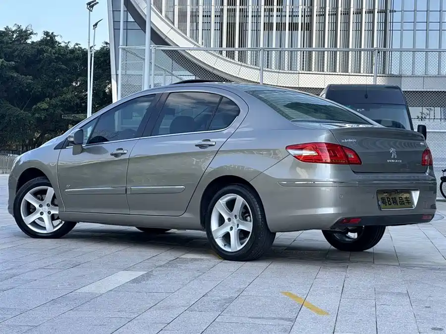 Peugeot 408