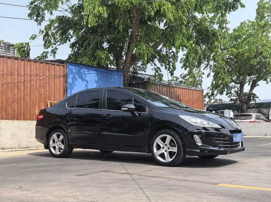 Peugeot 408